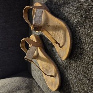 Vionic Brea Tan Sandals Size 9.5
